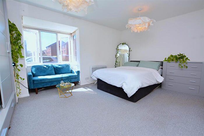 Apartment To Rent In Gilpin Close, Mitcham, CR4