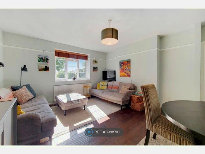 2 Bedroom Flat To Rent In Dartmouth Court, London, SE10