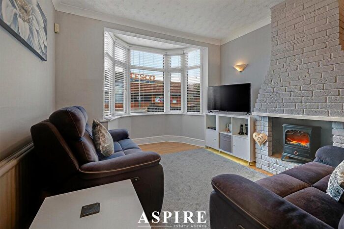 3 Bedroom Semi Detached House For Sale In Hornchurch Road, Hornchurch, RM12