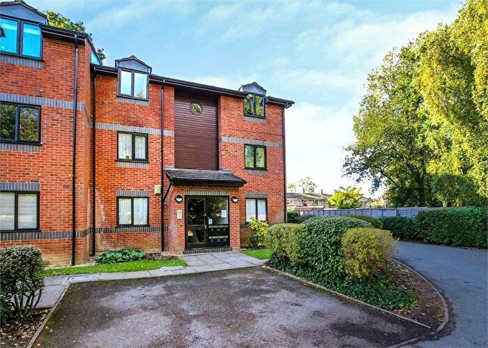 1 Bedroom Flat For Sale In Maple Court, Wayland Close, Bracknell, RG12