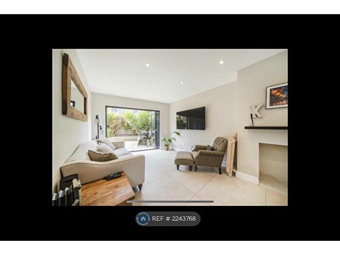 2 Bedroom Flat To Rent In Byam Street, London, SW6