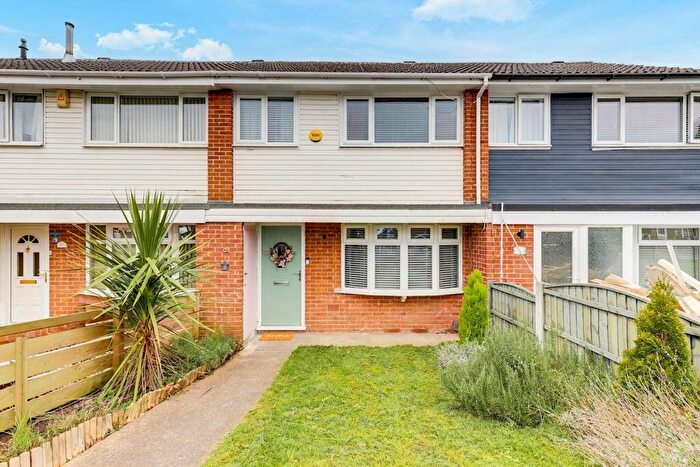3 Bedroom Terraced House For Sale In Warrener Grove, Nottingham, NG5