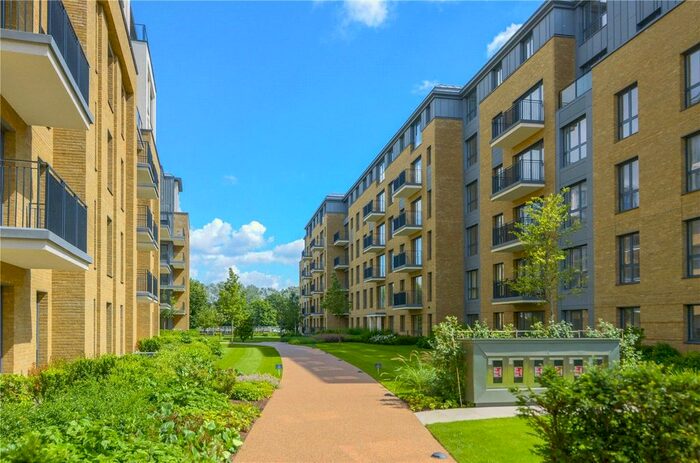 2 Bedroom Flat To Rent In Pinewood Gardens, Teddington, TW11
