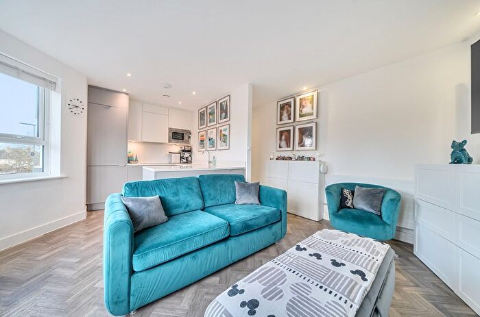 1 Bedroom Flat For Sale In Station Square, Petts Wood, Orpington, BR5