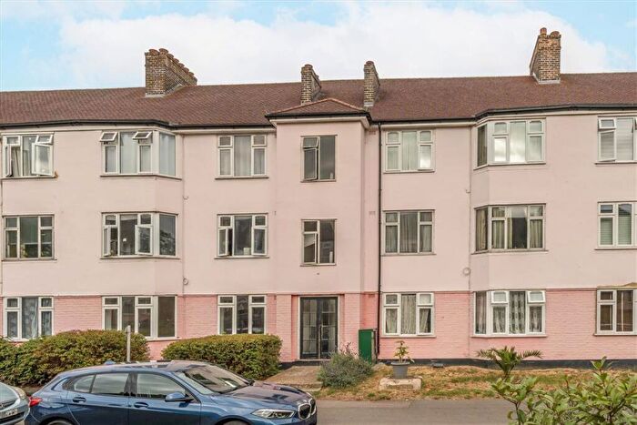2 Bedroom Flat To Rent In Chinbrook Road, Grove Park, SE12