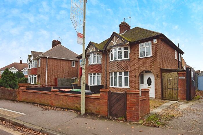 3 Bedroom Semi-Detached House To Rent In Bedford Road, Kempston, Bedford, MK42