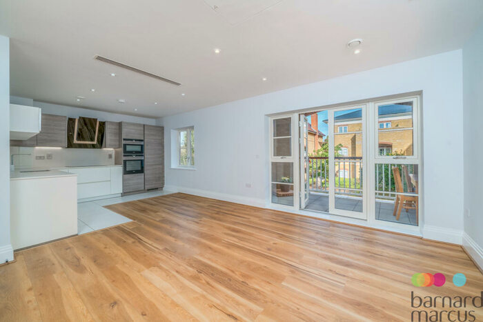 3 Bedroom Apartment To Rent In High Road, London, N12