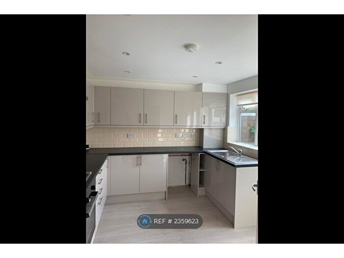 3 Bedroom Terraced House To Rent In Lampits, Hoddesdon, EN11