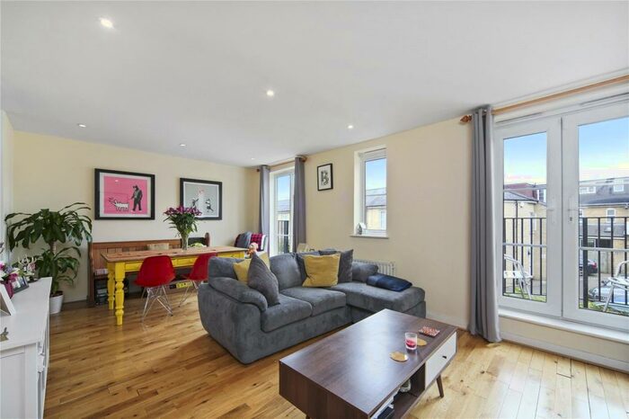 2 Bedroom Mews To Rent In Old Dairy Mews, Balham, London, SW12