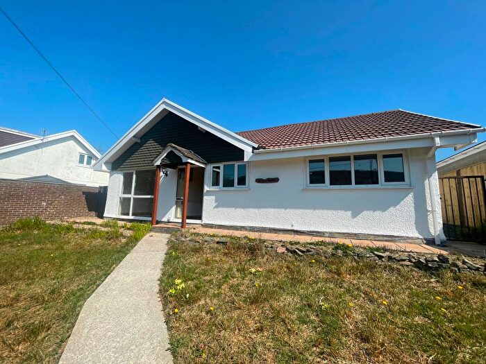 3 Bedroom Bungalow To Rent In Waun Sterw, Rhydyfro, Pontardawe, Swansea, SA8