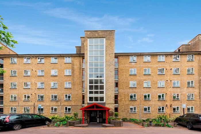 3 Bedroom Flat For Sale In Esher Gardens, London, SW19