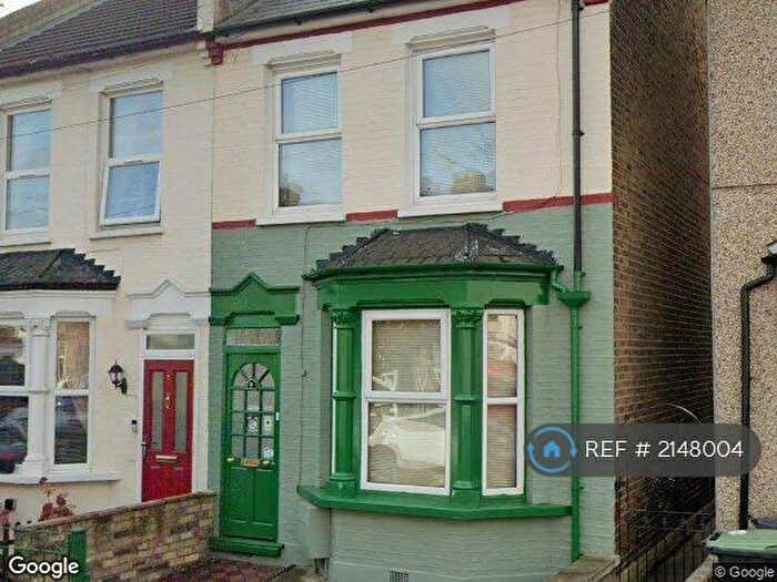 3 Bedroom End Of Terrace House To Rent In Oatlands Road, Enfield, EN3