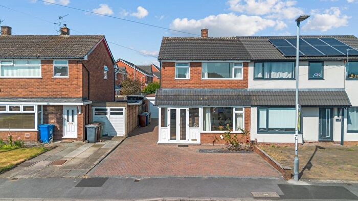 3 Bedroom Semi-Detached House For Sale In Kiveton Drive, Ashton-In-Makerfield, WN4