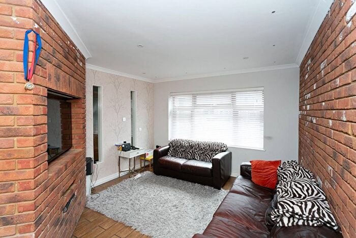 4 Bedroom Semi-Detached House To Rent In Bucknalls Lane, Watford, Garston, WD25