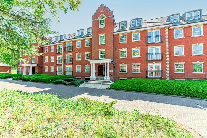 2 Bedroom Flat To Rent In Keephatch House, Montague Close, Wokingham, RG40