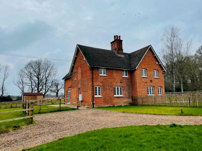 3 Bedroom Semi-Detached House To Rent In School Lane, Bricket Wood, St. Albans, Hertfordshire, AL2