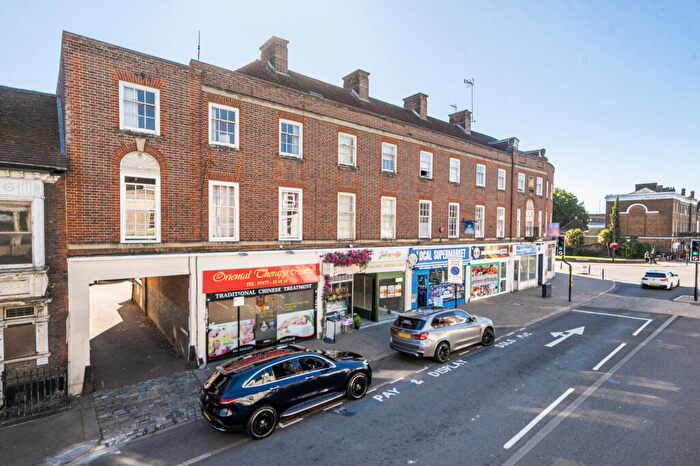3 Bedroom Apartment For Sale In Easton Street, High Wycombe, HP11