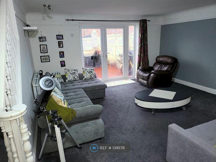 3 Bedroom End Of Terrace House To Rent In Steeplehall, Basildon SS13