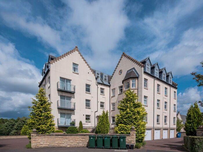 3 Bedroom Flat To Rent In Mid Steil, Greenbank, Edinburgh, EH10
