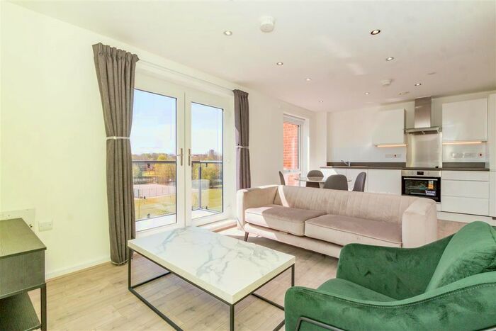 2 Bedroom Flat To Rent In Empyrean, Salford, M7