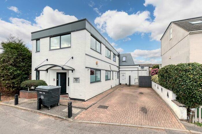 1 Bedroom Flat To Rent In Kingsbridge Road, Walton-On-Thames, KT12