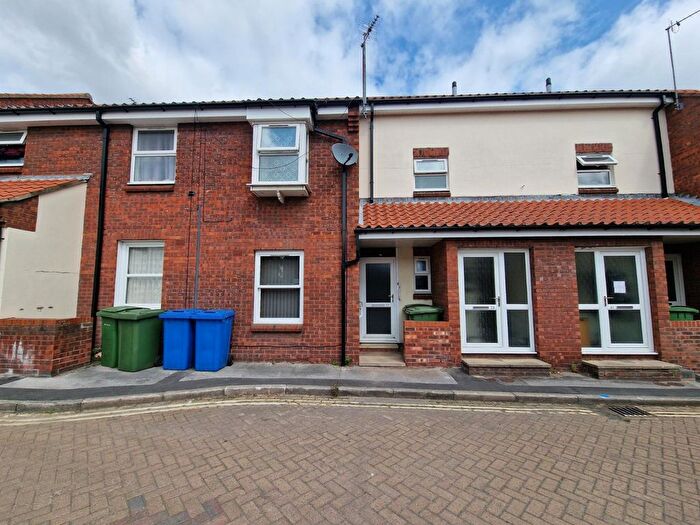 1 Bedroom Flat To Rent In Grovehill, Hessle, East Yorkshire, HU13