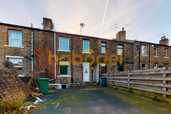 2 Bedroom Terraced House To Rent In Moldgreen, Huddersfield, HD5