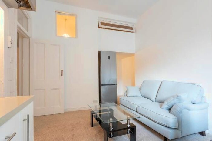 1 Bedroom Flat To Rent In Lochrin Place, Tollcross, Edinburgh, EH3