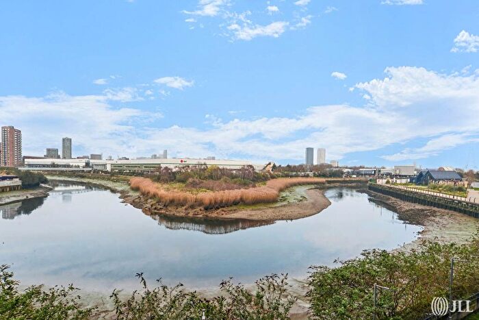 2 Bedroom Flat For Sale In Leven Road, London, E14