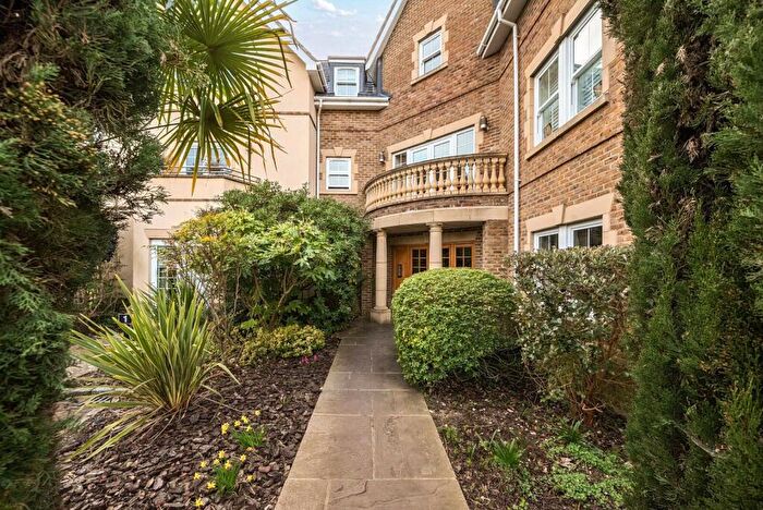 2 Bedroom Apartment To Rent In More Lane, Esher, KT10