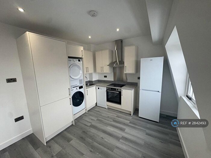 1 Bedroom Flat To Rent In High Street, Barnet, EN5