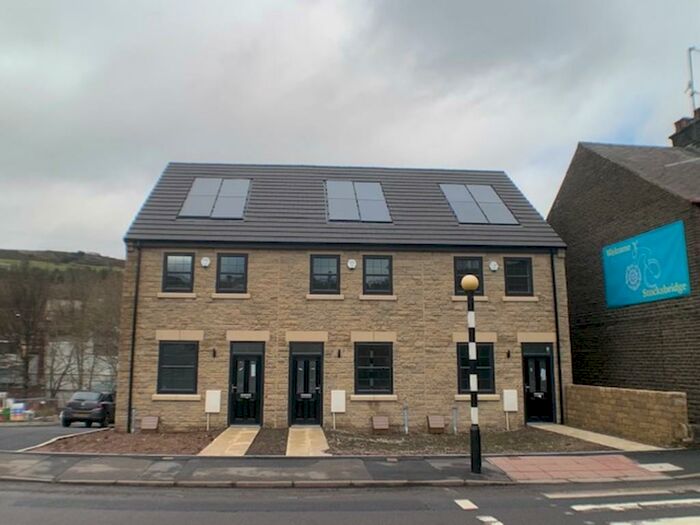 3 Bedroom Town House To Rent In Manchester Road, Stocksbridge, S36