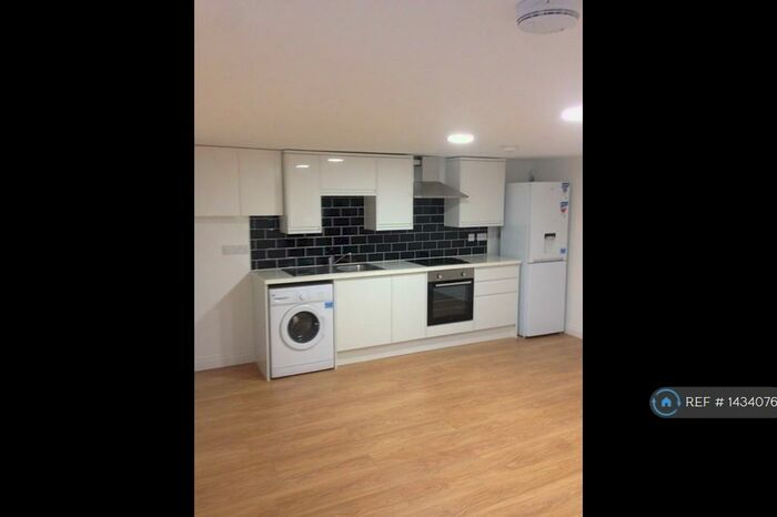 Studio To Rent In Hadley Wood, Hadley Wood, EN4
