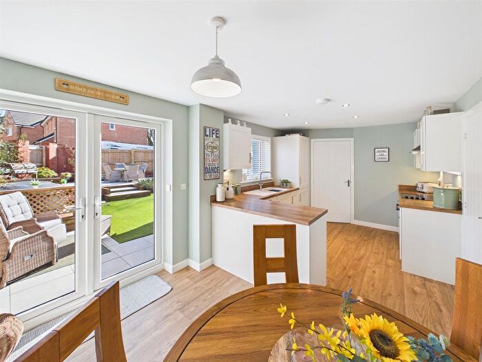 4 Bedroom Detached House For Sale In Maes Y Cwrt, Pembrey, Burry Port, SA16