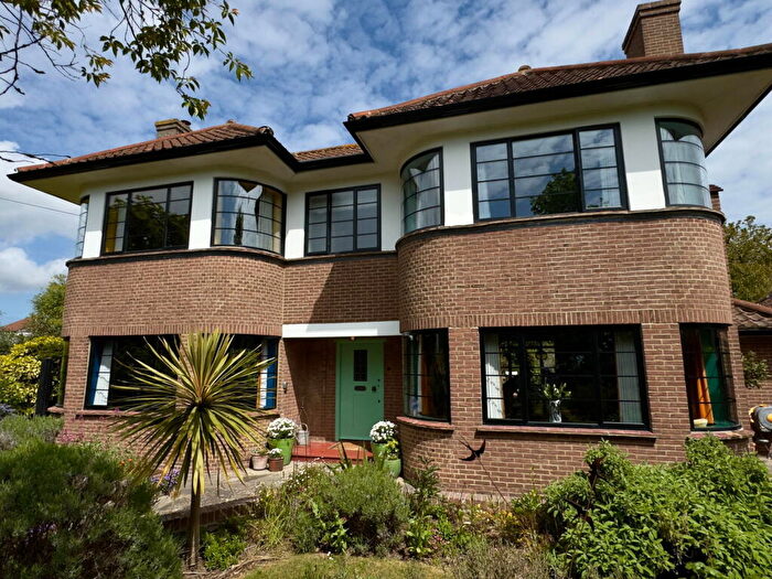 3 Bedroom Detached House For Sale In The Pantiles, Ramsgate, CT11