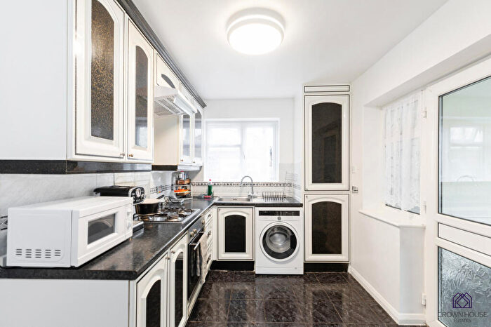 2 Bedroom Maisonette To Rent In Mountside, Stanmore, Middlesex, Greater London, HA7