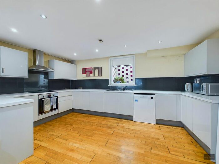 4 Bedroom End Terrace House To Rent In Portland Street, Exeter, EX1