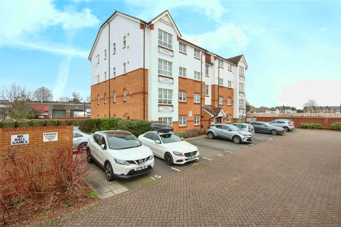2 Bedroom Flat For Sale In Perkin Close, Hounslow, TW3