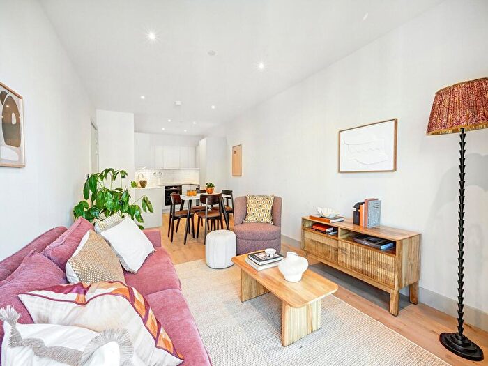 2 Bedroom Apartment To Rent In The Draper, Caversham Rd, NW9