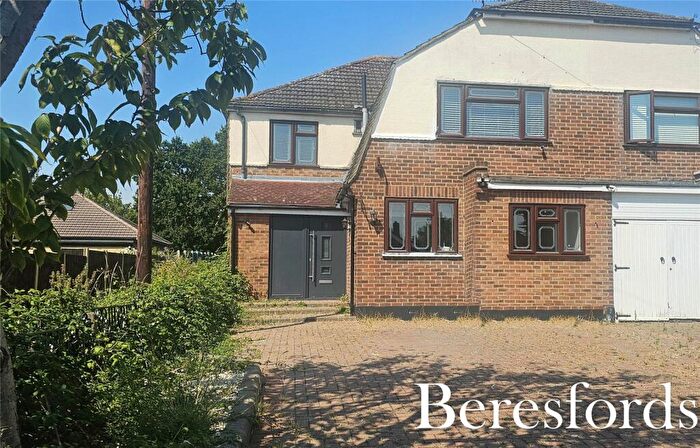 4 Bedroom Semi-Detached House For Sale In Keats Avenue, Romford, RM3