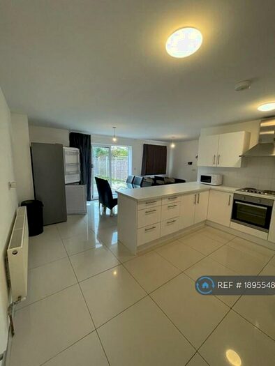 4 Bedroom Semi-Detached House To Rent In Blackwell Avenue, Guildford, GU2