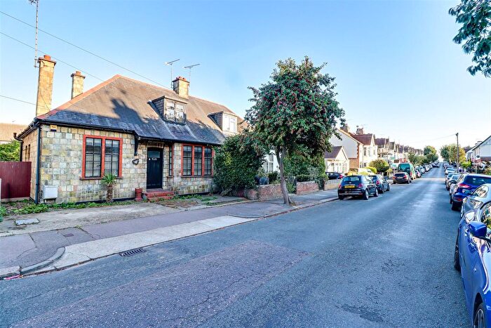 2 Bedroom Semi-Detached Bungalow For Sale In Leigh Hall Road, Leigh-On-Sea, SS9