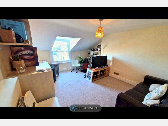 1 Bedroom Flat To Rent In Knights Park, Kingston Upon Thames, KT1