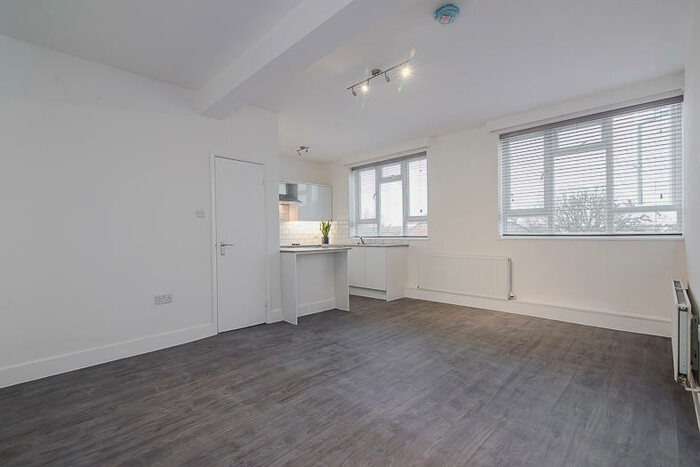 1 Bedroom Flat To Rent In Sheen Lane, SW14