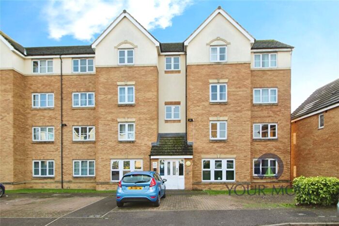 2 Bedroom Flat For Sale In Crowe Road, Bedford, Bedfordshire, MK40