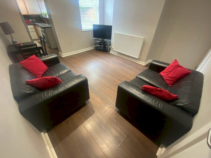 5 Bedroom Terraced House To Rent In Club Street - View Virtual Tour, S11