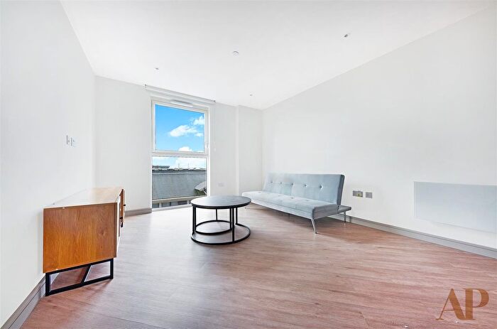 1 Bedroom Flat To Rent In Lavender House, Eden Grove, TW18