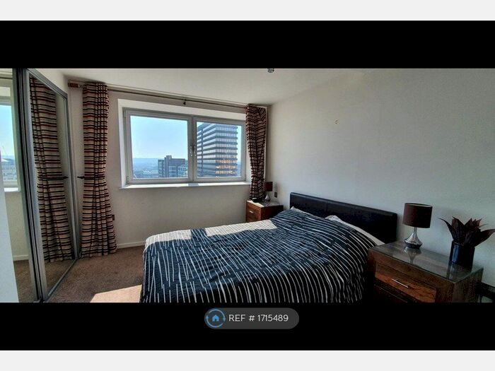 1 Bedroom Flat To Rent In Basilica, Leeds, LS1