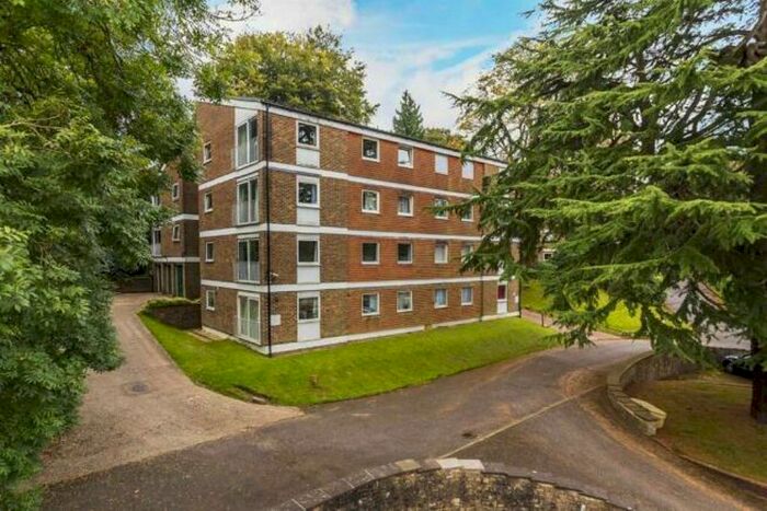 2 Bedroom Flat To Rent In Cedar Court, Haslemere, GU27