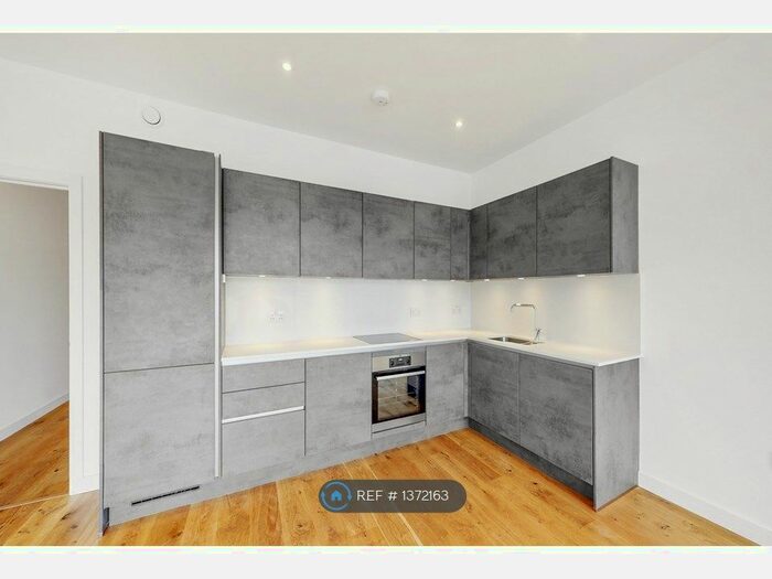 2 Bedroom Flat To Rent In Goodwin Street, London, N4